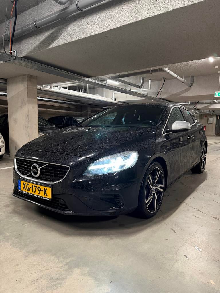Volvo V40 2.0 D3 R-Design Polestar+ Geartronic 2019 Zwart, Auto's, Volvo, Lichtsensor, Zwart, 4 cilinders, Zwart