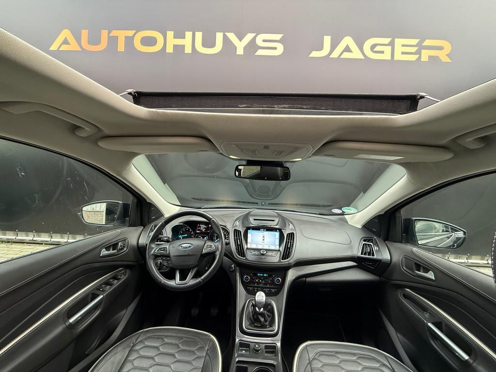Ford Kuga 1.5 EcoBoost Vignale Pano Trekhaak Camera Elektris, Voorwielaandrijving, 4 cilinders, Zwart, Bedrijf