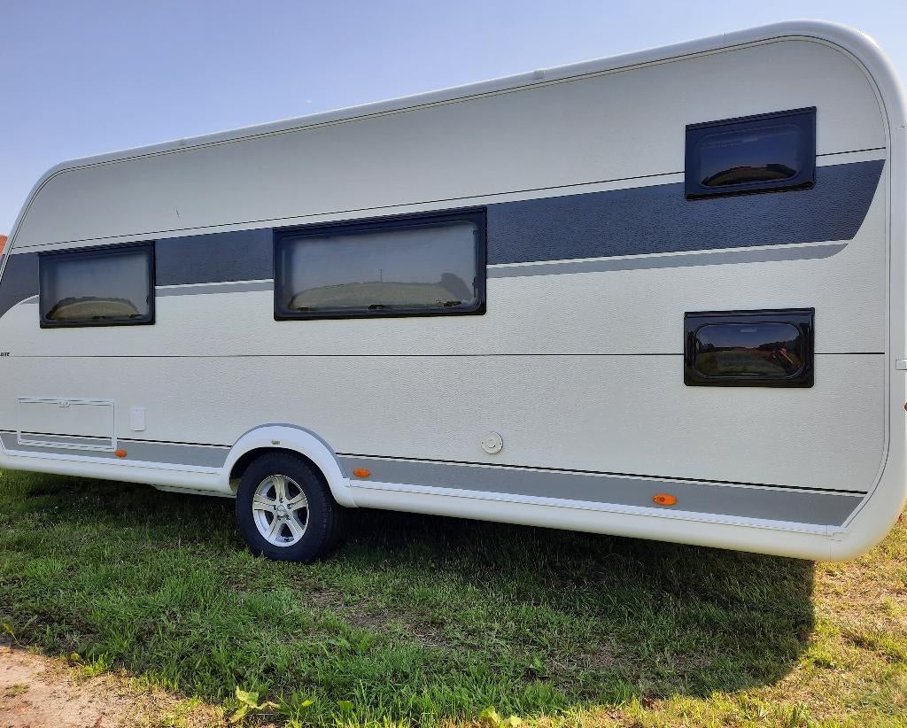 ZGAN!! HOBBY 560KMFe DE LUXE /2024/ stapelbed/ 2000KG AS, Huis en Inrichting, Ophalen, Zo goed als nieuw