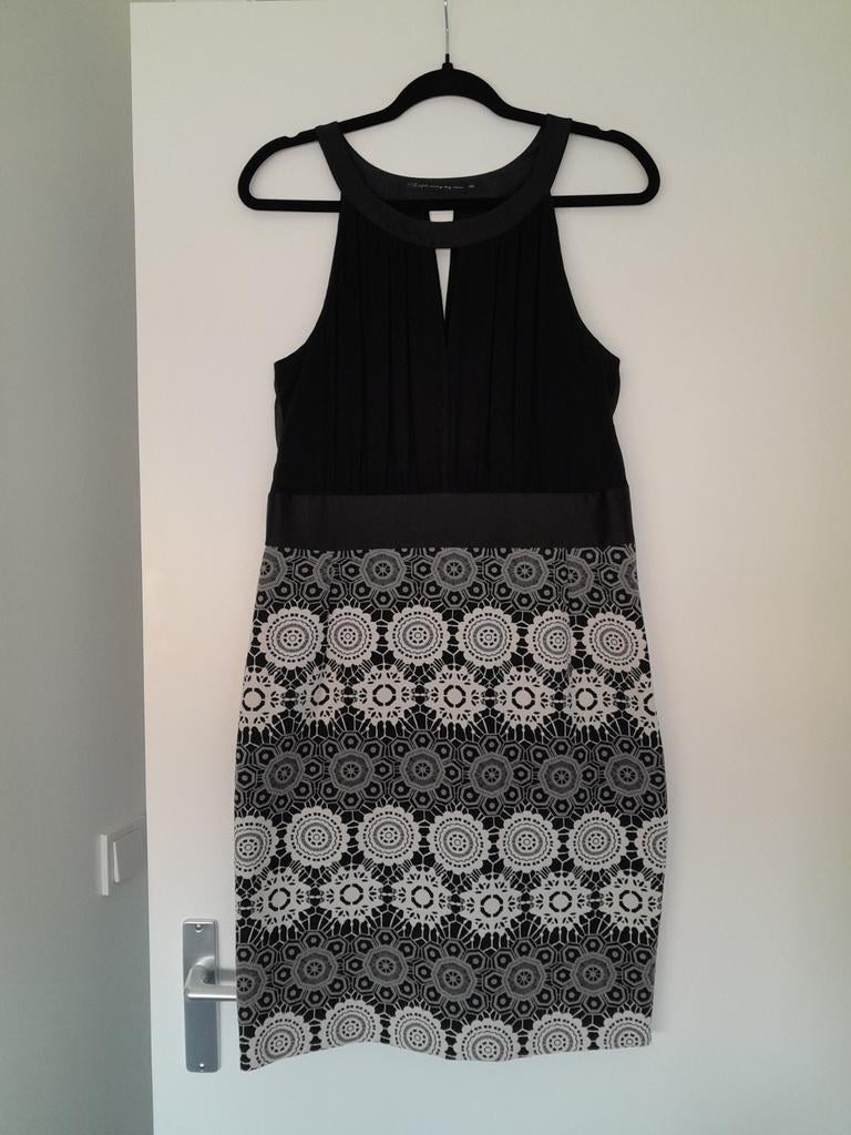 Steps Every day chic jurk. Zwart/grijs/wit. Maat 40., Kleding | Dames, Jurken, Zo goed als nieuw, Maat 38/40 (M), Zwart, Knielengte