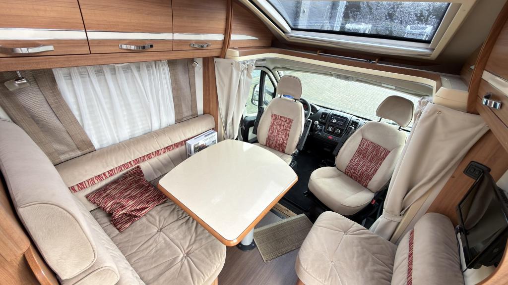 Mooi en Compleet De Euramobil Terrestra 690Hb '2014 150PK, Fiat, Koelkast, Bedrijf, Luifel