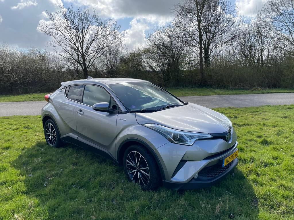 Te koop: Toyota C-HR 1.8 Hybrid 122pk CVT 2017 Grijs, Euro 5, 4 cilinders, Leder en Stof, 75 €/maand