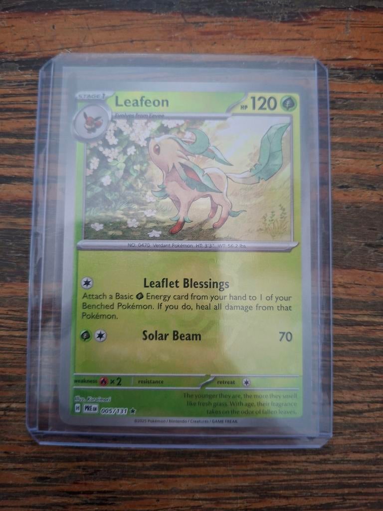 Leafeon 5/131 masterball Pokemon Kaart prismatic evolutions, Ophalen of Verzenden, Zo goed als nieuw, Losse kaart, Foil