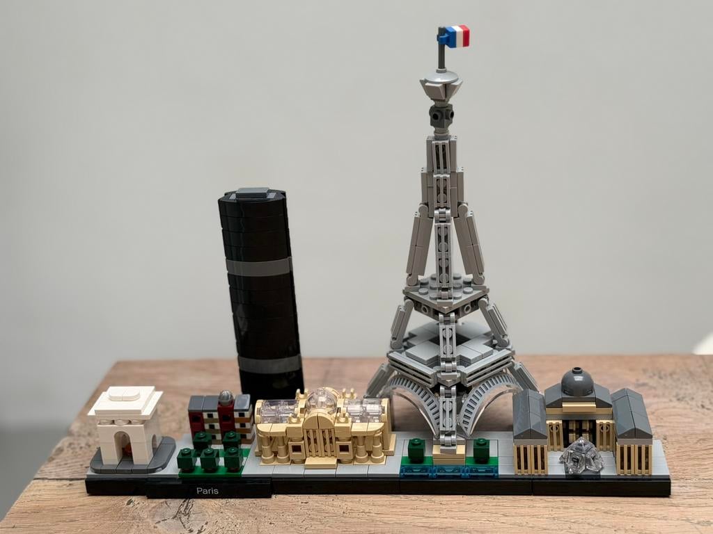 Lego 21044 Paris, Ophalen of Verzenden, Zo goed als nieuw