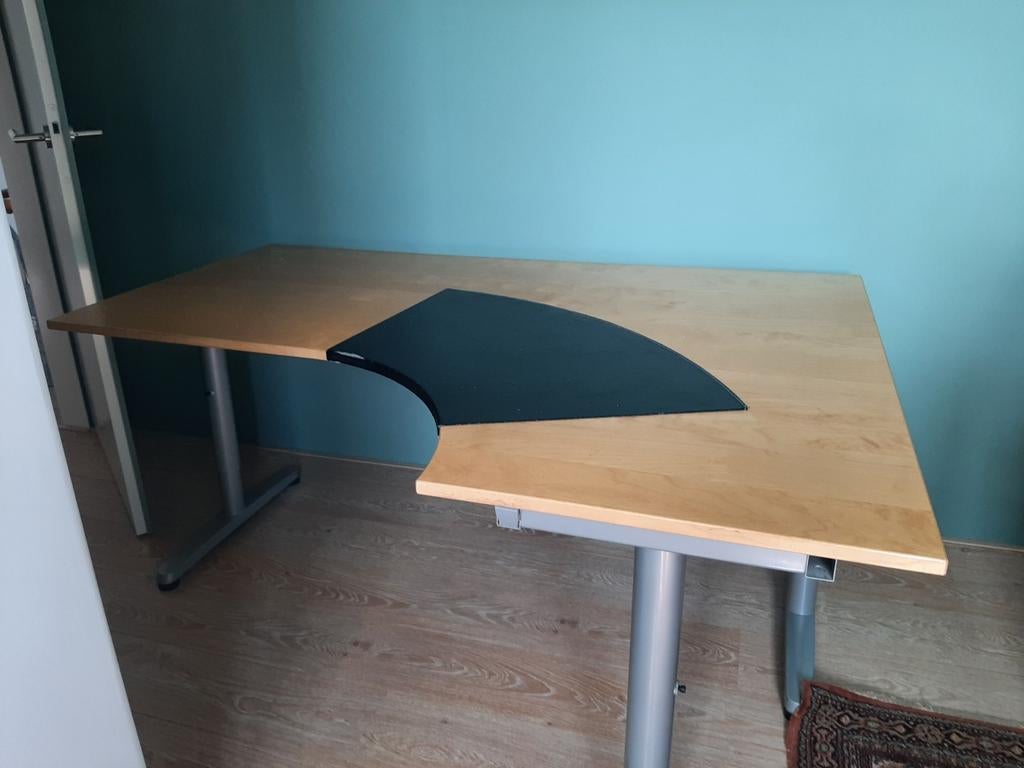 In hoogte verstelbaar hoekburea IKEA, Ophalen, In hoogte verstelbaar