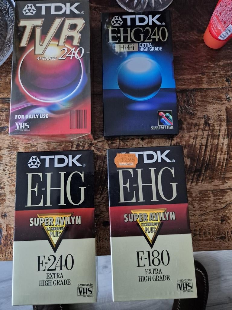TDK VHS‑banden – Nieuw & Geseald – EHG240 / EHG180 / TVR240, Alle leeftijden, Ophalen of Verzenden, Nieuw in verpakking, Overige genres