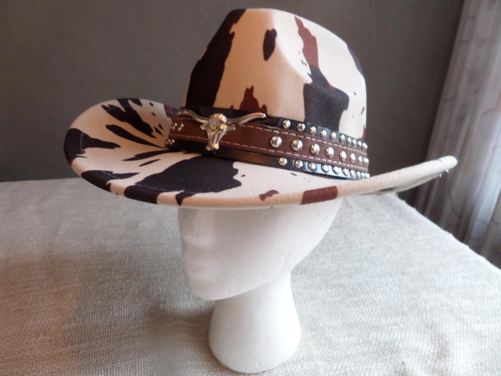 Western hoed met koe print., Kleding | Dames, Ophalen of Verzenden, Nieuw, 58 cm (L, 7¼ inch) of meer, Hoed
