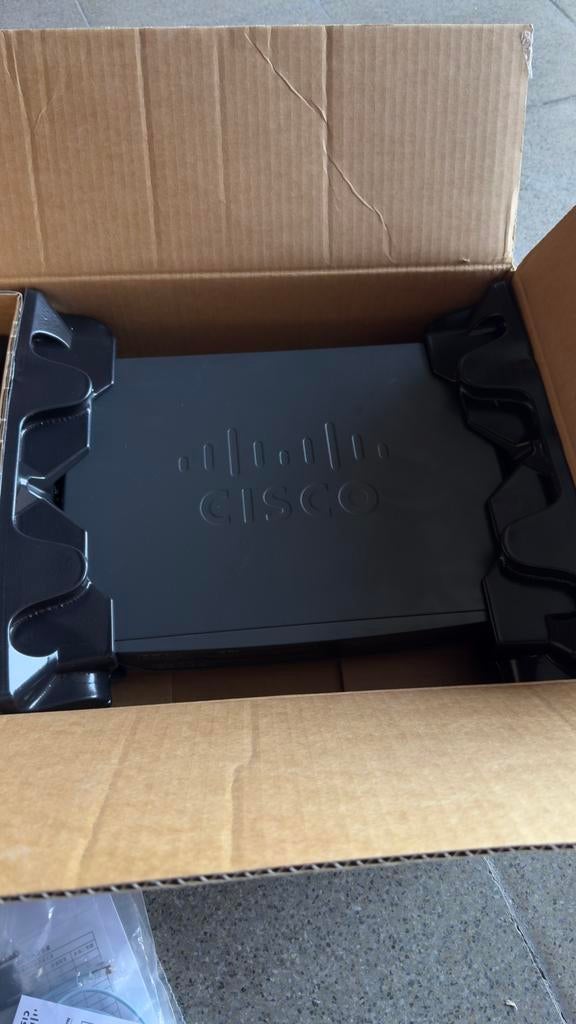 CISCO Router C887VA-K9, Fietsen en Brommers, Ophalen of Verzenden, Zo goed als nieuw