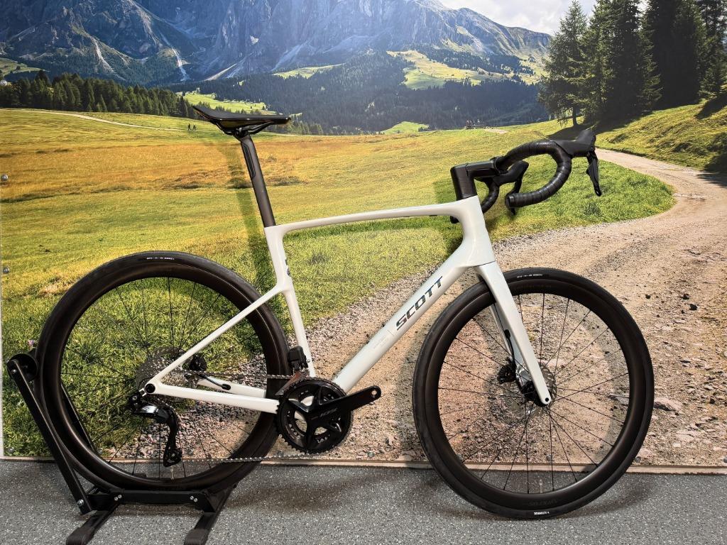 Scott Addict 30 L 56cm 2026 105 DI2 Syncros Capital € 3899,-, 28 inch, Carbon, Heren, Nieuw