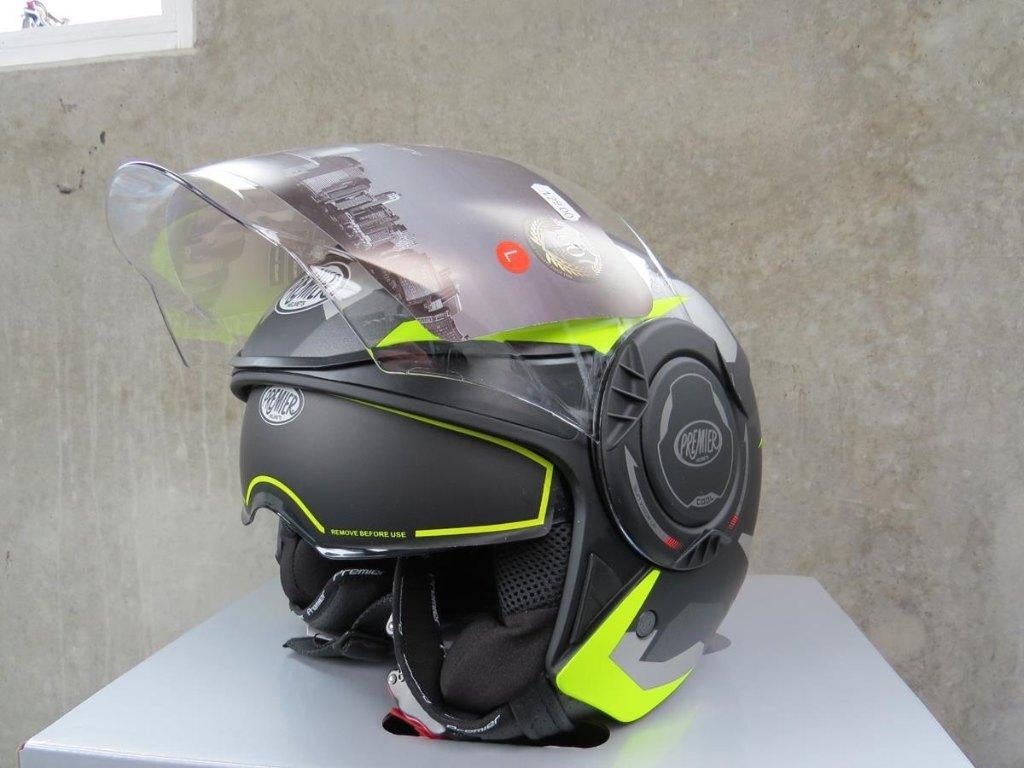 Nieuwe jethelm maat M van 139,95 voor 75 euro, Dames, Jethelm, Info@splashdesign.com, Splashdesign