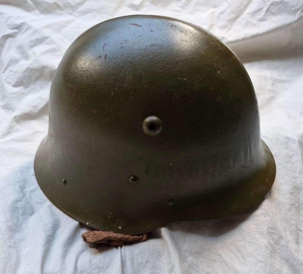 ww2 Bulgaarse Duitse helm Duits, Verzamelen, Militaria | Tweede Wereldoorlog, Ophalen of Verzenden, Duitsland, Helm of Baret