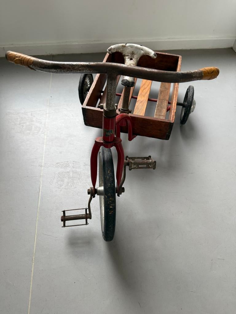 Antieke kinder mdriewieler met houten bak, Ophalen