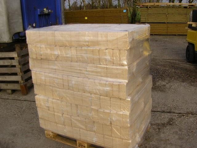 RUF Briketten zak met 12 blokken. V.a. € 4,50 p/zak, Minder dan 3 m³, Ophalen, Blokken