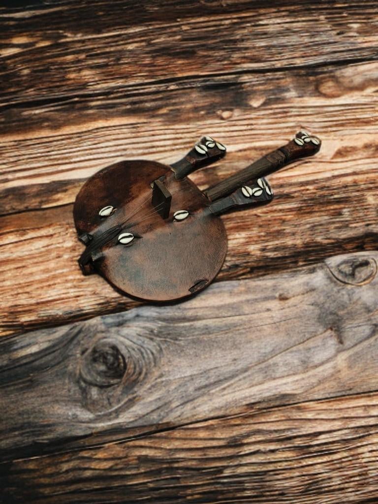 Kora, een traditioneel West-Afrikaans snaarinstrument, Ophalen