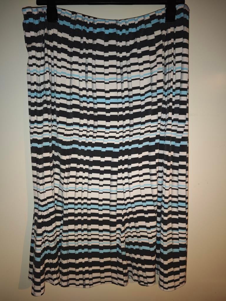 Blauw wit turquoise gewafeld gevoerde rok  Habella 46
Lengte, Blauw, Maat 46/48 (XL) of groter, Ophalen of Verzenden, Zo goed als nieuw