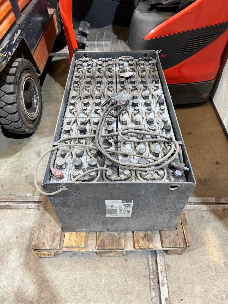 Heftruck batterij 80v 3pzs 240ah getest 60%, Ophalen of Verzenden