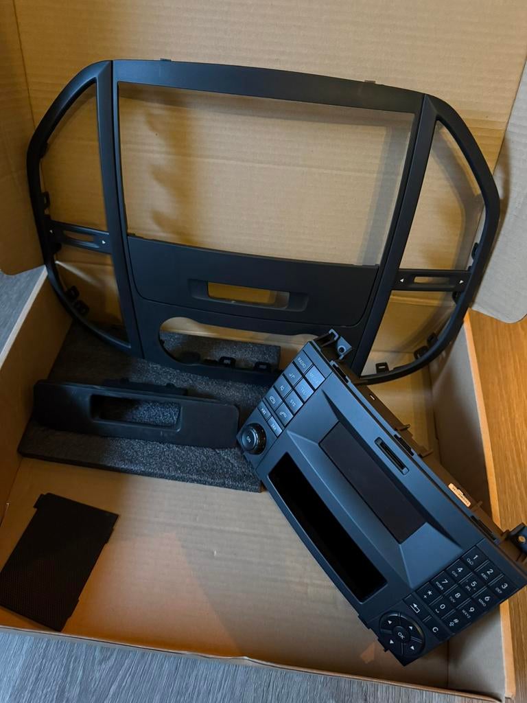 Originele Mercedes vito multimedia systeem radio met frame, Auto diversen, Ophalen of Verzenden, Zo goed als nieuw