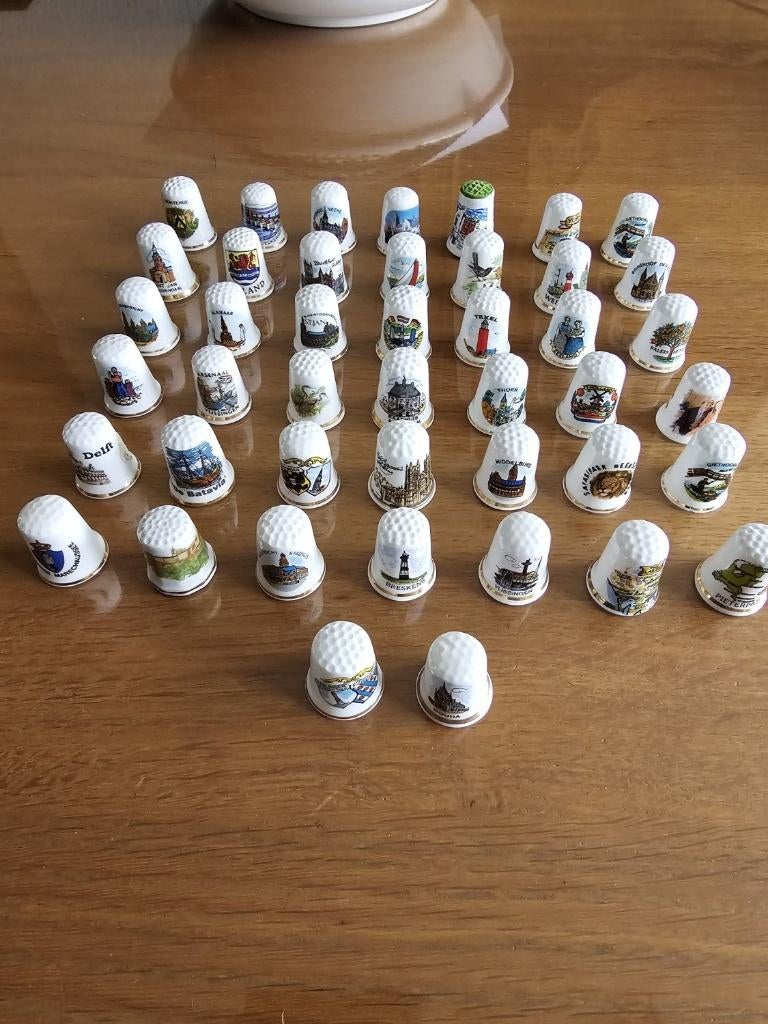 # 44 vingerhoedjes gemerkt, Ophalen of Verzenden, Gebruikt