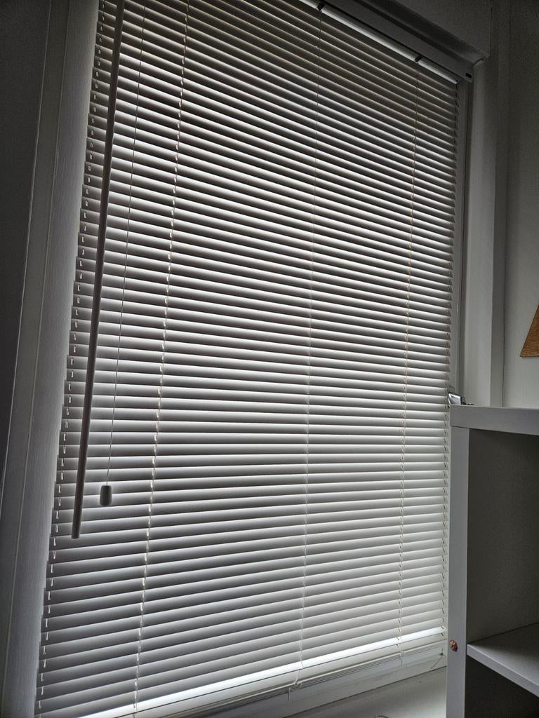 Witte houten jaloezie, Huis en Inrichting, Stoffering | Gordijnen en Lamellen, Ophalen, 50 tot 100 cm, Zo goed als nieuw, Modern