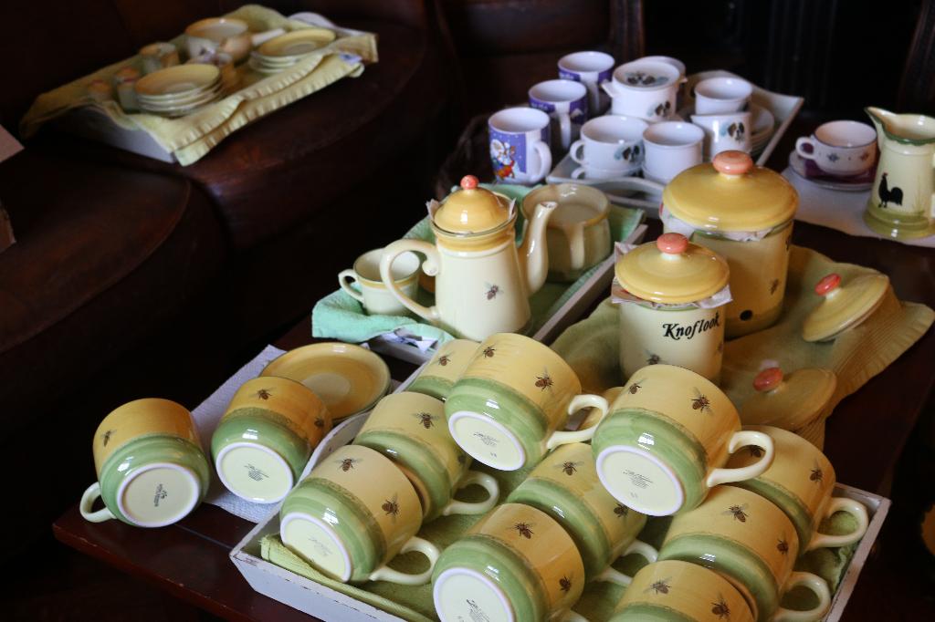 Zeller keramiek Bijenland restanten nieuw met korting., Keramiek, Overige typen, Nieuw, Ophalen of Verzenden