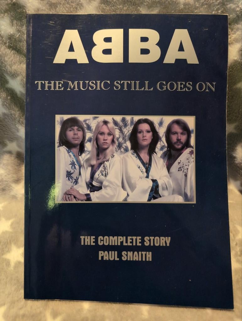 ABBA - The Music Still Goes On - Boek, Ophalen of Verzenden, Gelezen, Paul Snaith, Film, Tv en Media
