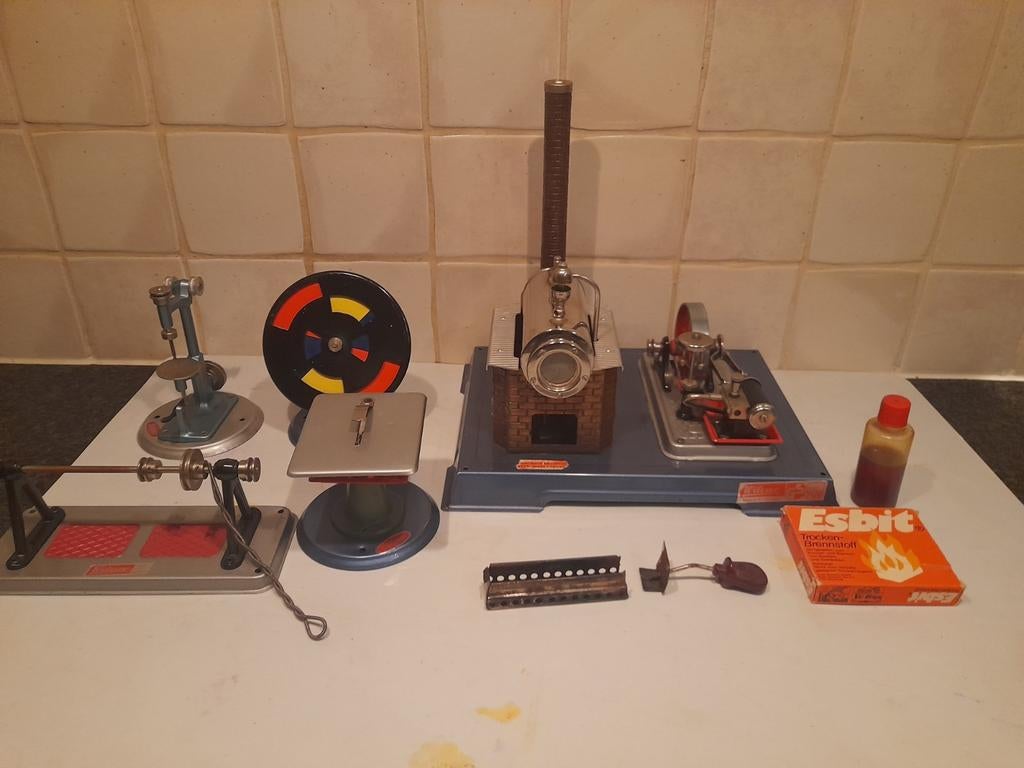 Wilesco D10 dampfmachine met accessoires, Hobby en Vrije tijd, Modelbouw | Overige, Gebruikt, Groter dan 1:32, Ophalen