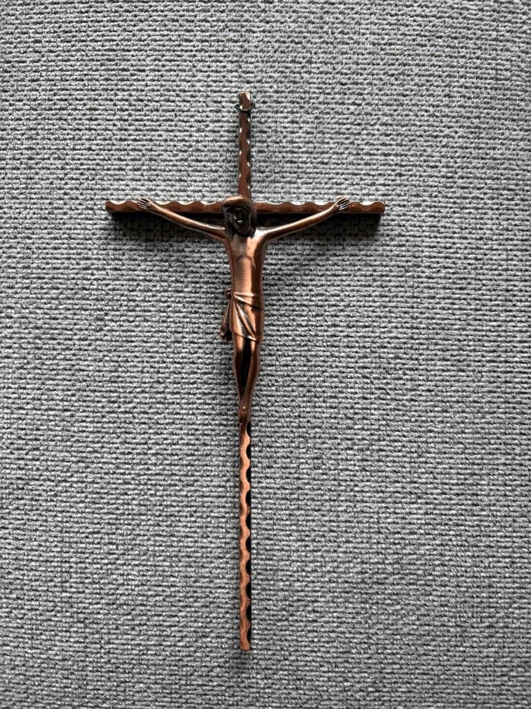 Bronzen koperkleurig kruisje met corpus 24,5 x 12 cm, Ophalen of Verzenden, Zo goed als nieuw, Overige typen, Christendom | Katholiek