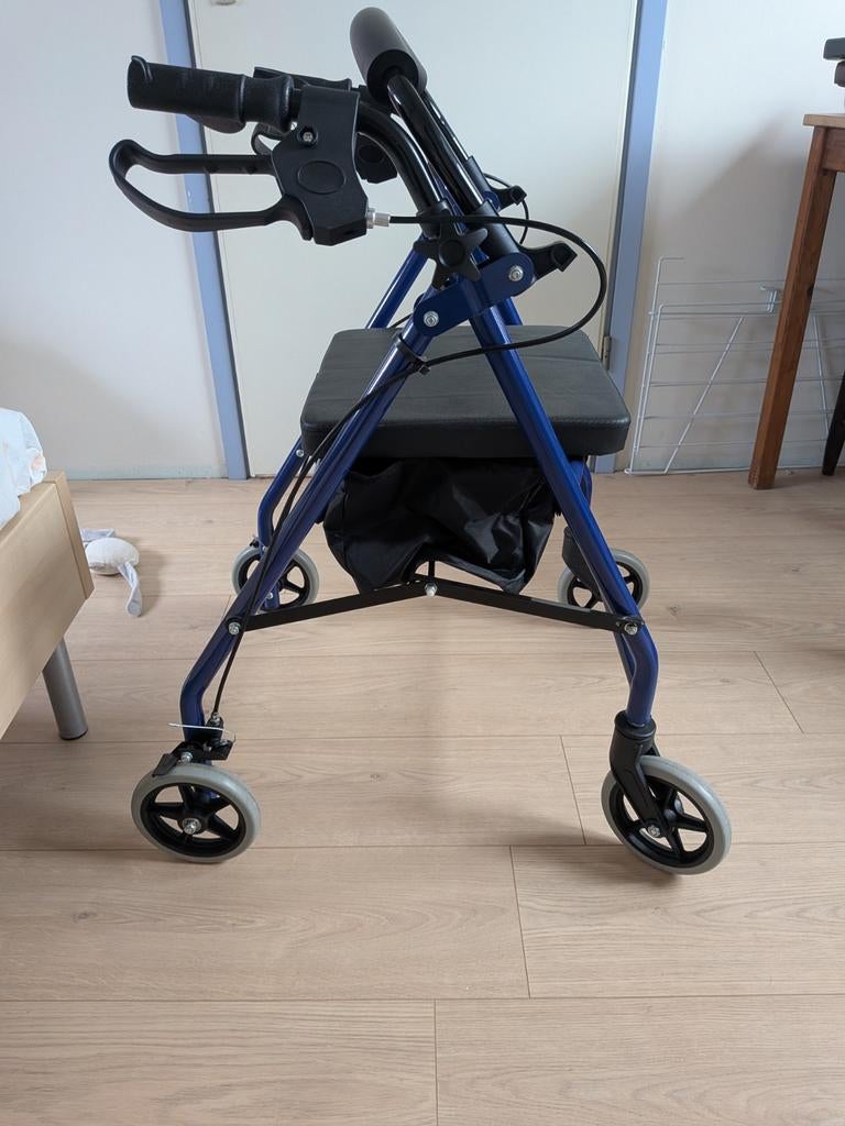 Rollator blauw, Diversen, Rollators, Ophalen, Opvouwbaar, Zo goed als nieuw