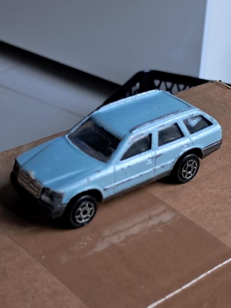 Majorette Mercedes-benz 300 TE blauw bespeeld maar redelijk, Ophalen of Verzenden, Gebruikt, Auto