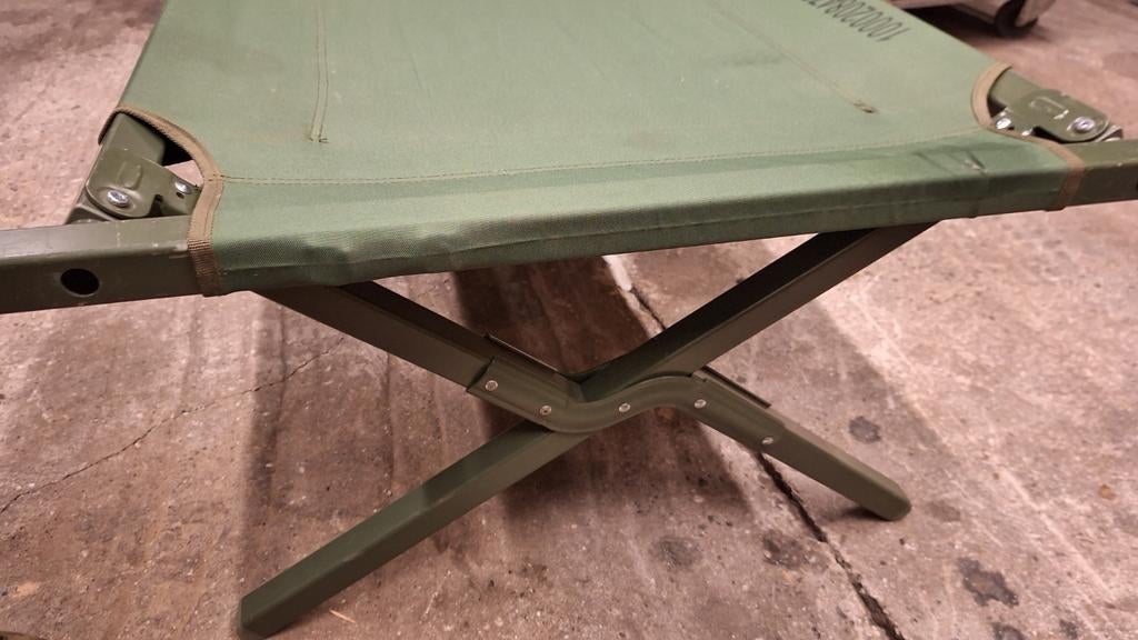 Veldbed inklapbaar nieuw, Ophalen of Verzenden, Landmacht, Nederland, Embleem of Badge