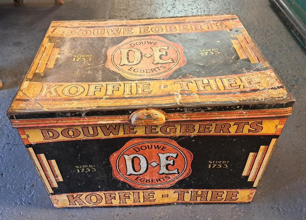 Zeer oud voorraad blik D.E Koffie en Thee 48 x 36 x 33 cm, Antiek en Kunst, Ophalen