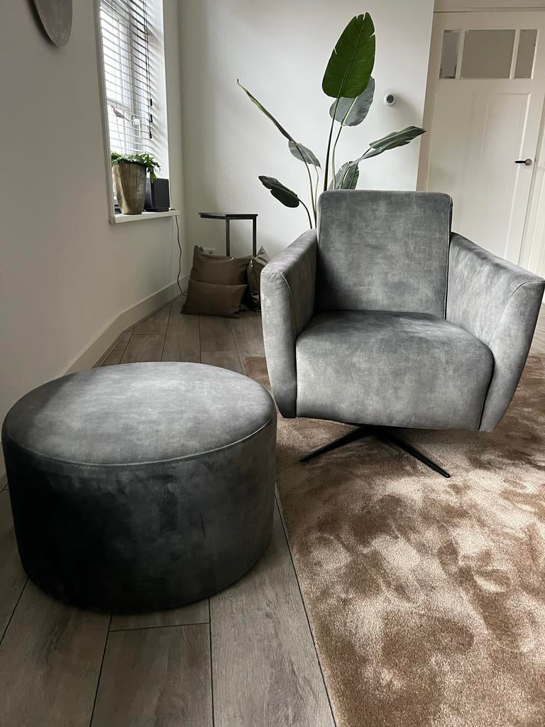 Olijfgroene velvet draaifauteuil met poef, Huis en Inrichting, Fauteuils, Ophalen of Verzenden, Zo goed als nieuw, Stof, 75 tot 100 cm