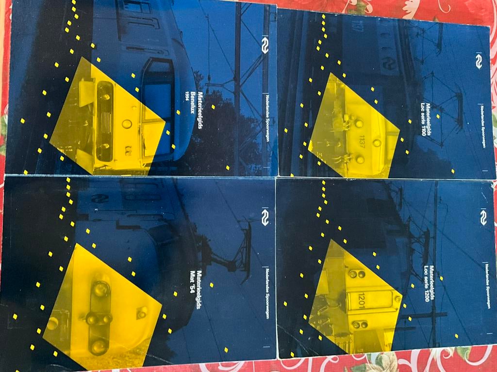 Materieelgidsen loks en ander materieel NS, Verzamelen, Ophalen of Verzenden, Zo goed als nieuw, Trein, Overige typen