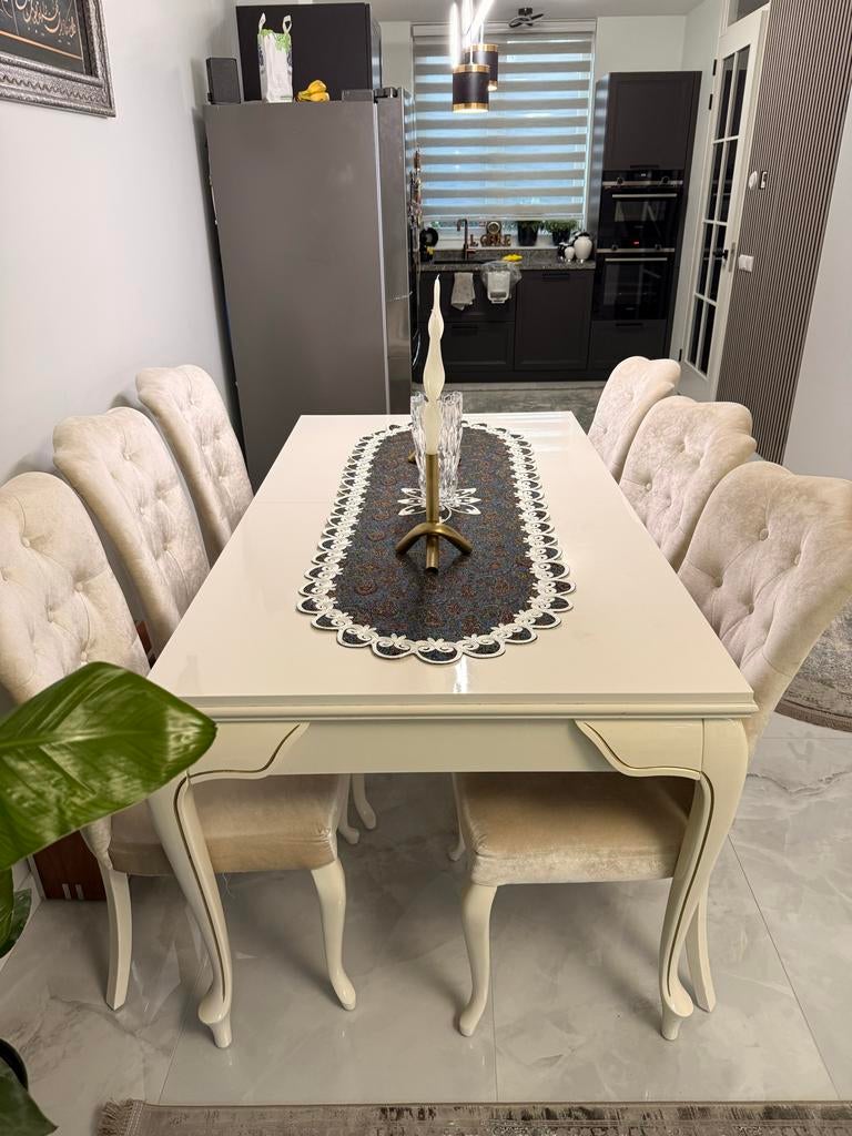 Istikbal Eettafel met klassieke bank en salontafel, Huis en Inrichting, 200 cm of meer, Zo goed als nieuw, Rechthoekig, 50 tot 100 cm