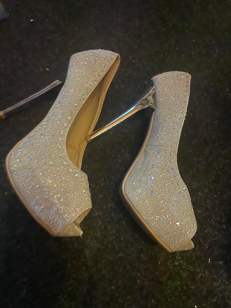 Hoge dames feest pumps met strassstenen maat 40, Pumps, Overige kleuren, Ophalen of Verzenden, Zo goed als nieuw