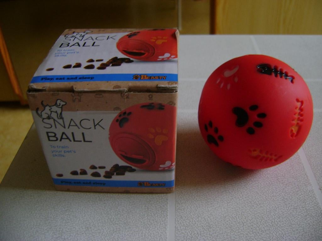 nieuw in doos honden snack speelbal met opening voor lekkers, Ophalen of Verzenden, Nieuw, Behendigheidspeelgoed