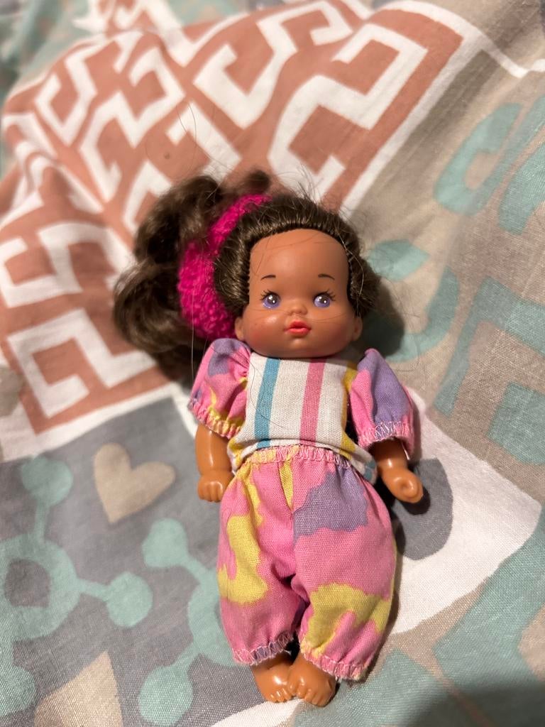 Vintage Barbie lil friends kleine vriendjes pop doll 1976, Verzamelen, Poppen, Ophalen of Verzenden, Zo goed als nieuw, Fashion Doll