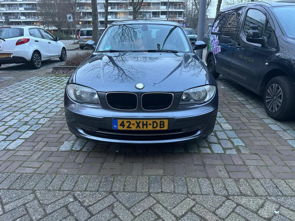 BMW 1-Serie 2.0 118I 5DR AUT 2007 Grijs, Auto's, BMW, Achterwielaandrijving, 1995 cc, Overige bekleding, Origineel Nederlands