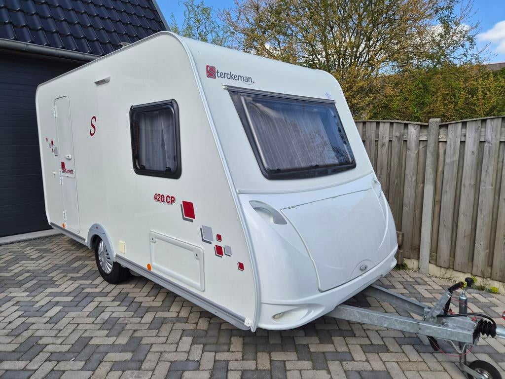 Caravan Sterckeman 420cp v.a. Mover .Voortent. fietsendrager, Vast bed, Sterckeman, Treinzit, 750 - 1000 kg