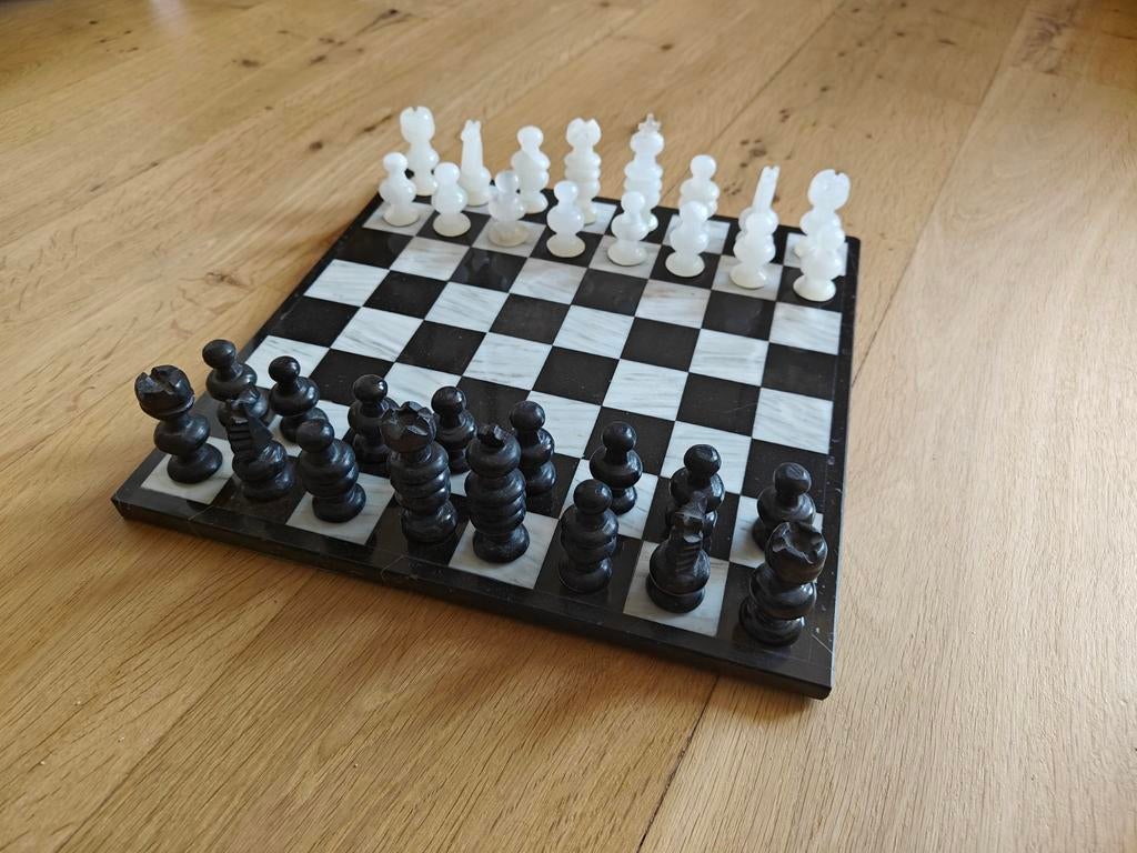 Authentiek marmeren schaakbord compleet, Ophalen of Verzenden, Zo goed als nieuw, Schaken