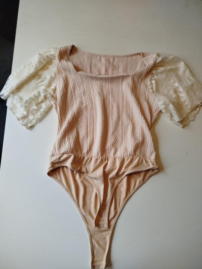 Nude bodysuit met kanten mouwen - Maat XL, Onbekend, Ophalen, Gedragen
