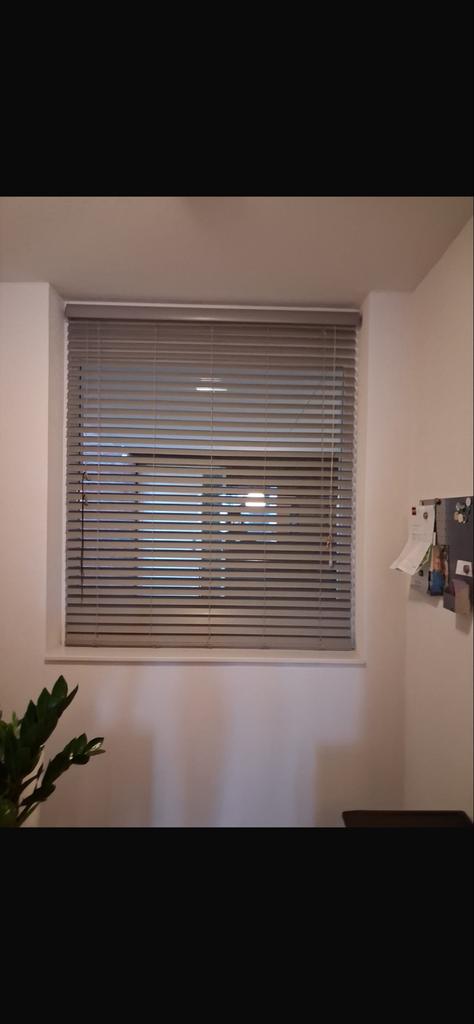 Zandkleurige “houten” jaloezieën 140x190 cm, Ophalen, 100 tot 150 cm, Beige, Zo goed als nieuw