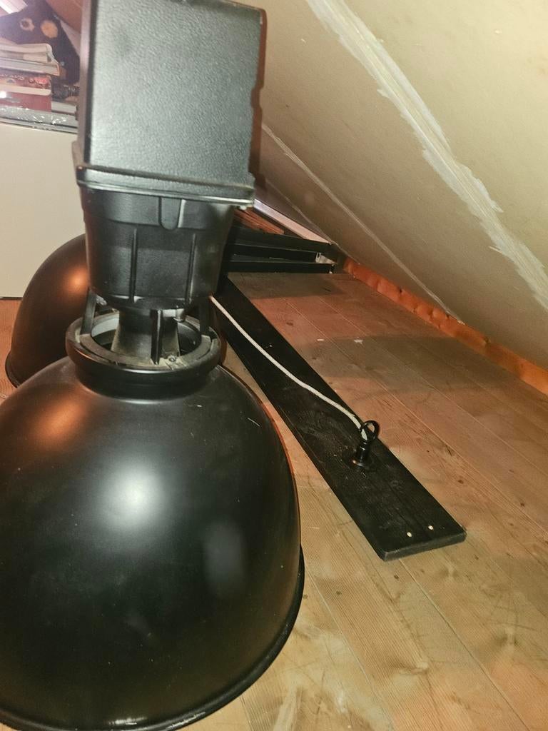 Set van 2 Industriële Hanglampen - Zwart Metaal, Huis en Inrichting, Lampen | Hanglampen, Gebruikt, 50 tot 75 cm, Metaal, Ophalen of Verzenden