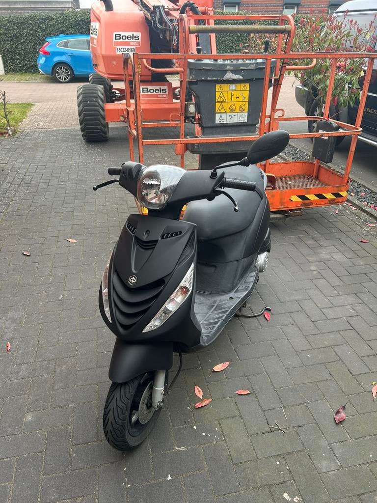 Paiggio zip brom 50cc injectie, Fietsen en Brommers, Scooters | Piaggio, Ophalen, Maximaal 45 km/u, Zip, Zo goed als nieuw
