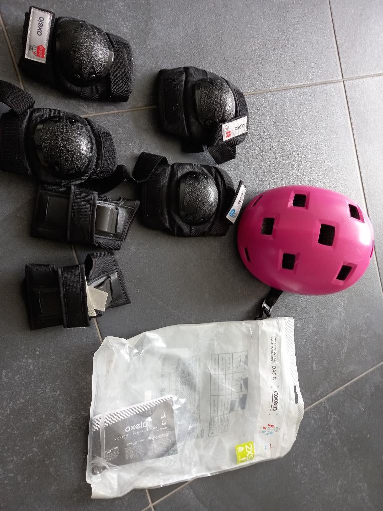 Helm + knee + hand en elbobeschermers Oxelo, Ophalen, Zo goed als nieuw