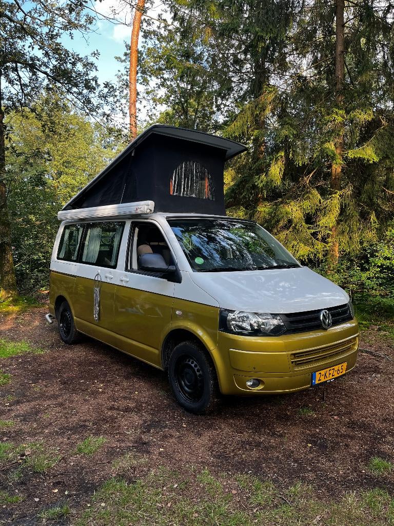 VW T5 Camper 2023 met 4 slaapplaatsen, Automaat, 180PK, Automaat, Buscamper of Camperbus, Koelkast, Volkswagen