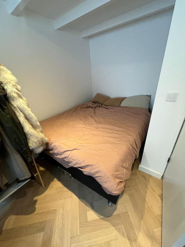 Bed (160x200) incl. matras + topmatras, Huis en Inrichting, Slaapkamer | Bedden, Ophalen, Gebruikt, Zwart, Tweepersoons