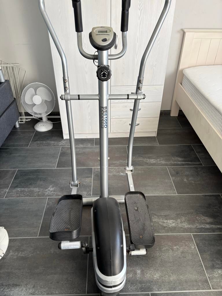 Hometrainer DE 6100D - Perfect voor thuisworkouts!, Gebruikt, Ophalen of Verzenden, Metaal, Benen