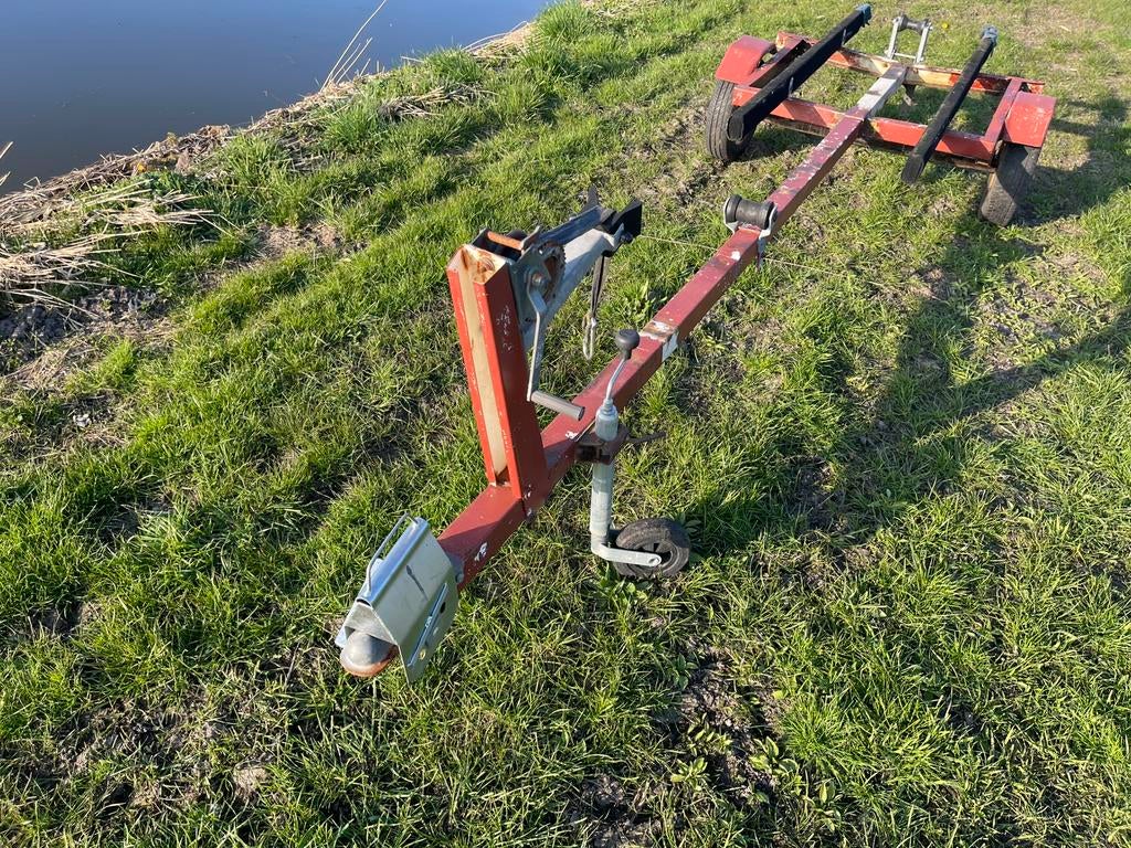 Boottrailer met gratis 470 zeilboot, Watersport en Boten, Boottrailers, Ophalen, Gebruikt, Minder dan 6 meter