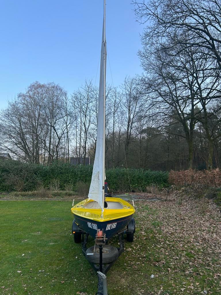 Zwaardboot Zeilboot + trailer en buitenboordmotor-Vaarklaar, Watersport en Boten, Open zeilboten, Gebruikt, Overige typen, 3 tot 6 meter